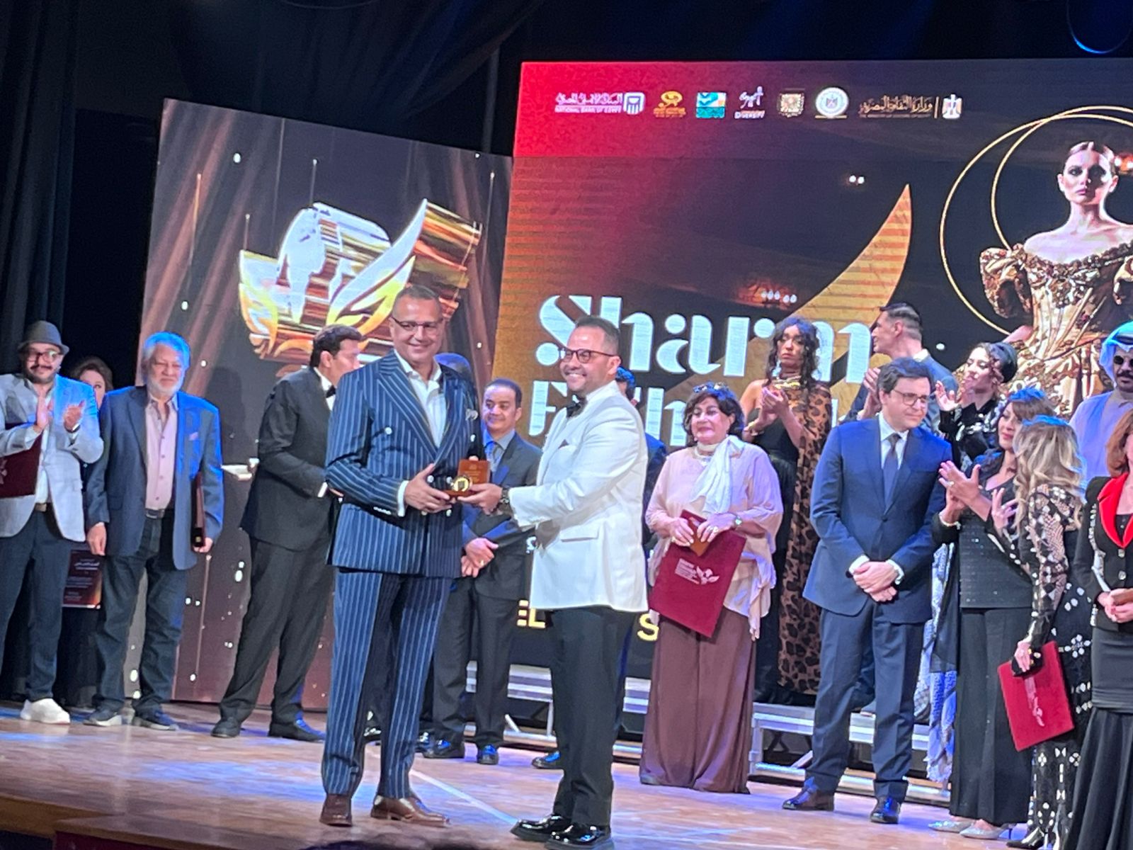 1764528803 11 محافظ جنوب سيناء يكرم إلهام شاهين وصابرين ورمزي والمرشدي