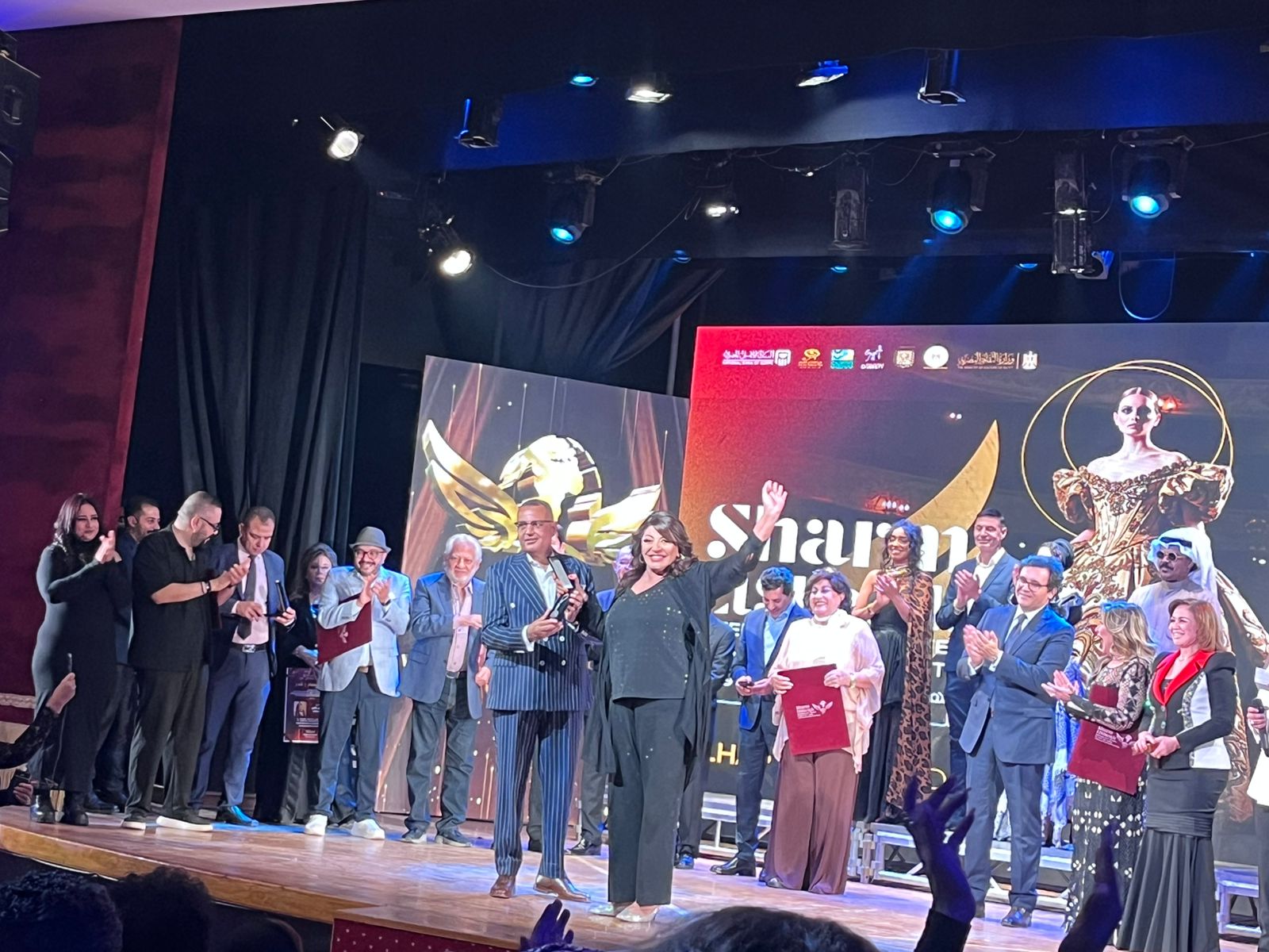 1764528803 243 محافظ جنوب سيناء يكرم إلهام شاهين وصابرين ورمزي والمرشدي