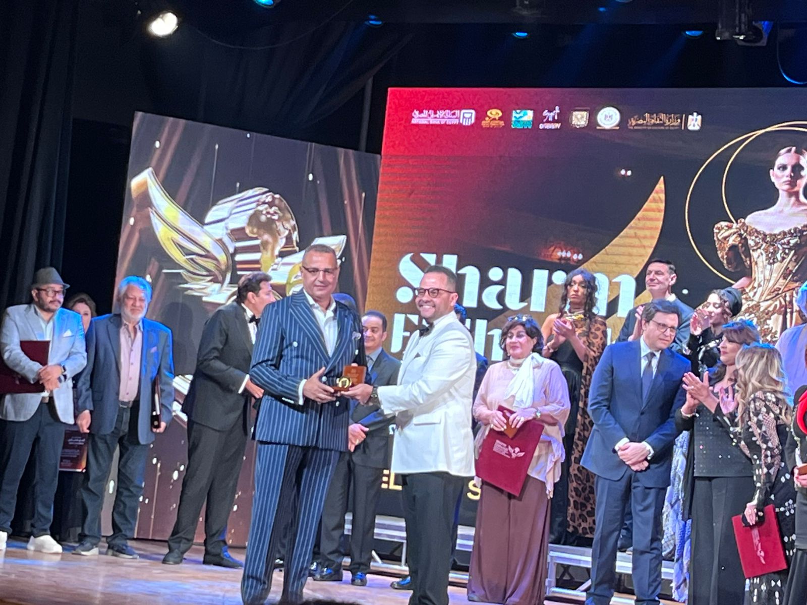 1764528803 77 محافظ جنوب سيناء يكرم إلهام شاهين وصابرين ورمزي والمرشدي