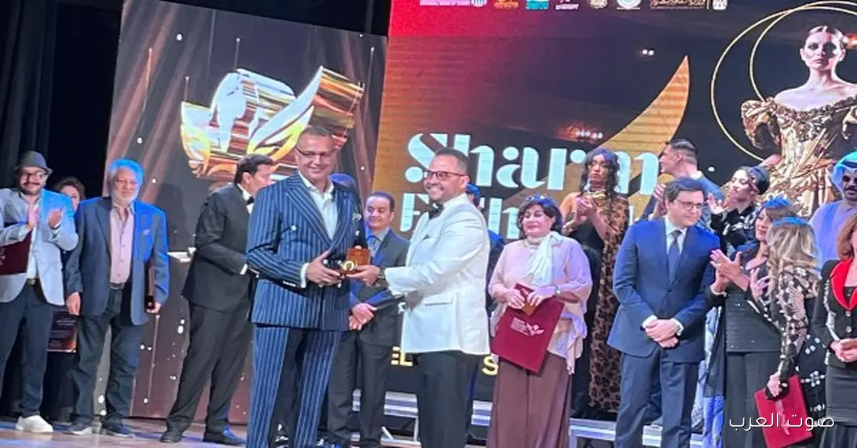 محافظ جنوب سيناء يكرم إلهام شاهين وصابرين ورمزي والمرشدي