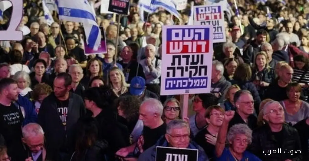 آلاف الإسرائيليين في تل أبيب يخرجوا يتظاهروا عشان يطالبوا بلجنة تحقيق مستقلة في أحداث 7 أكتوبر