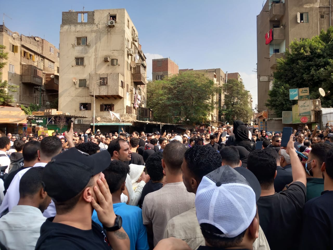 آلاف الناس في جنازة إسماعيل الليثي و<a href=