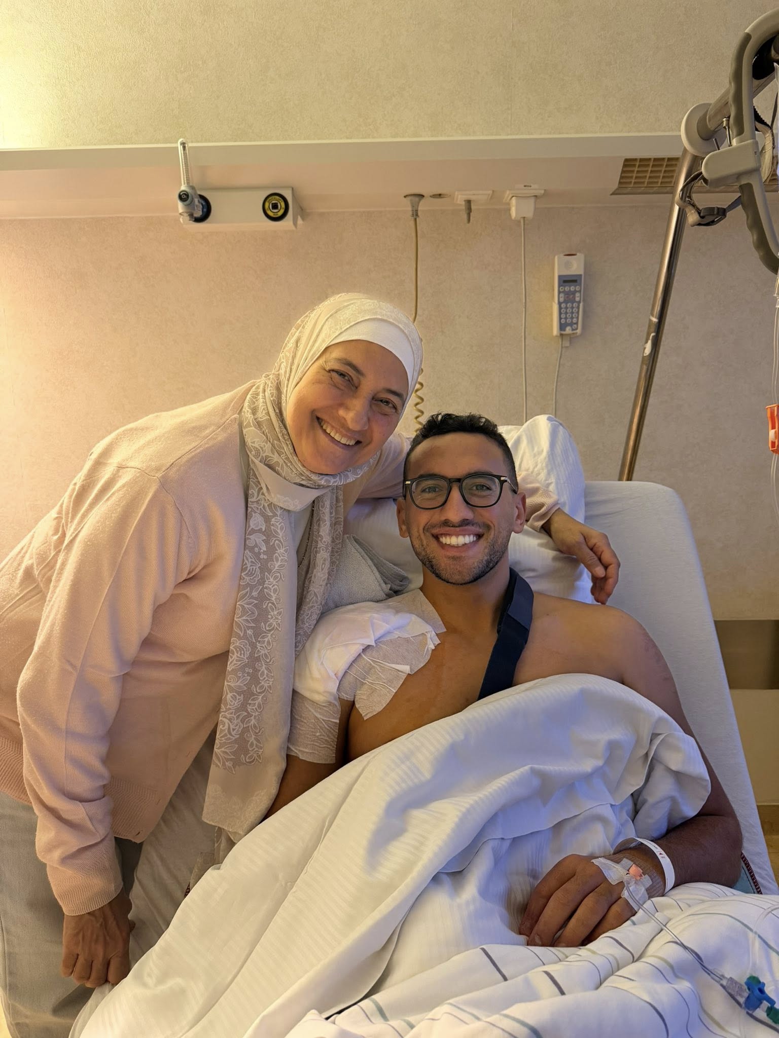 أحمد الجندي دخل المستشفى عشان عملية جراحية في كتفه