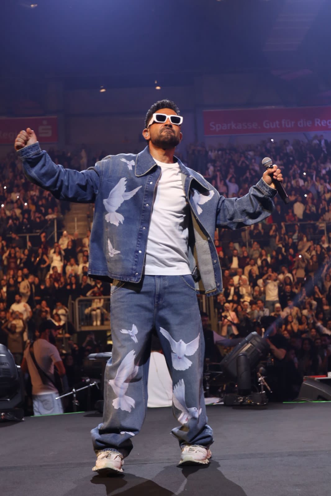 أحمد سعد يشعل مسرح يايلا أرينا في ألمانيا بحفل أسطوري