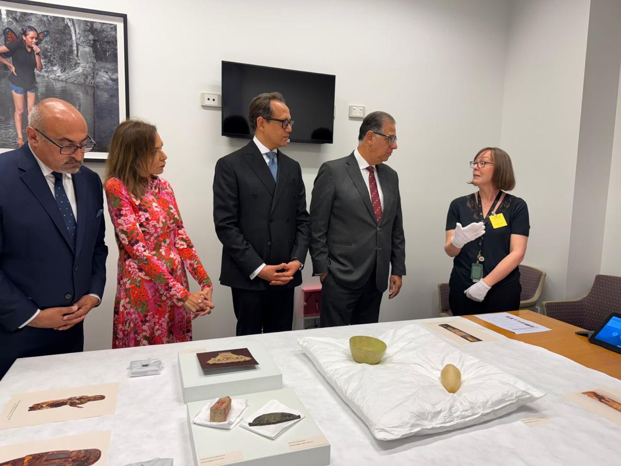 أستراليا ترجع لمصر 17 قطعة أثرية نادرة