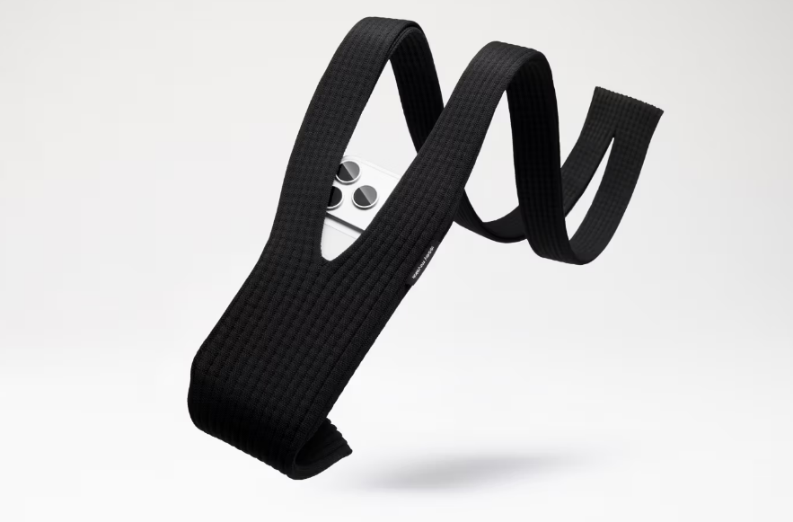 أغرب منتج من آبل iPhone Pocket بيخلي الإنترنت يتجنن