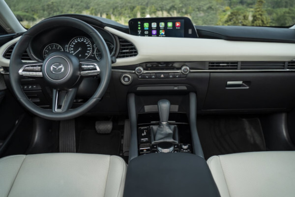 أنت مع مين؟ مازدا 3 ولا كيا كي 4 موديل