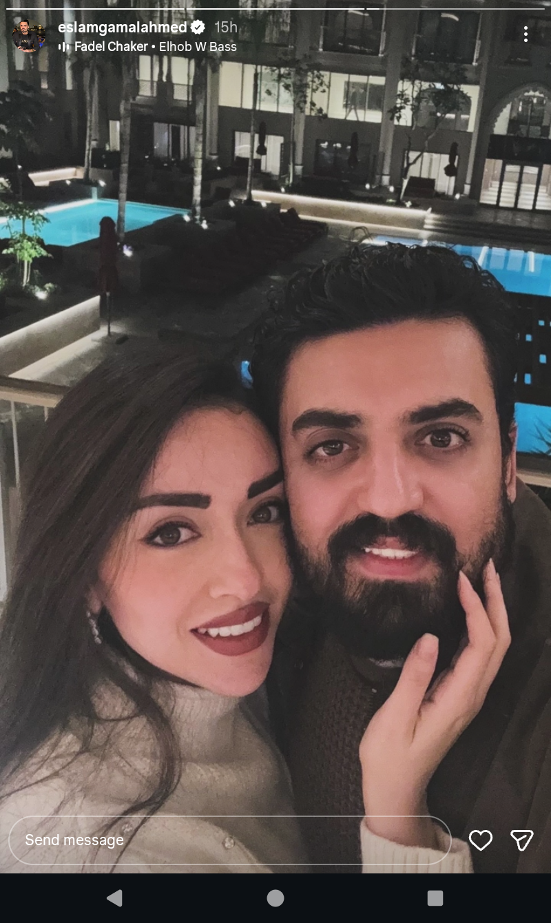 إسلام جمال وزوجته في لحظات رومانسية تخطف الأنظار