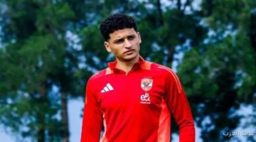 إعلامي يشيد بأداء لاعب الأهلي محمد عبد الله ويشوفه قادر