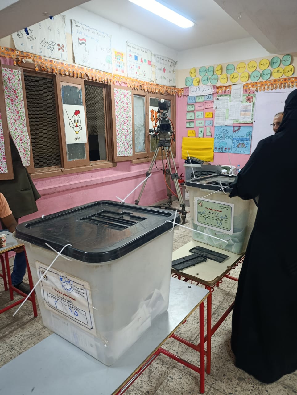 إقبال كبير على لجنة مدرسة محمد كريم في الجيزة خلال