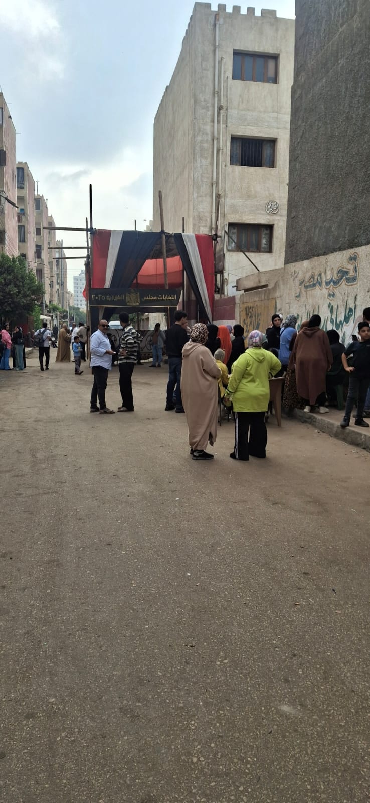 إقبال متوسط من الناس على لجان الانتخابات في مدارس القناطر