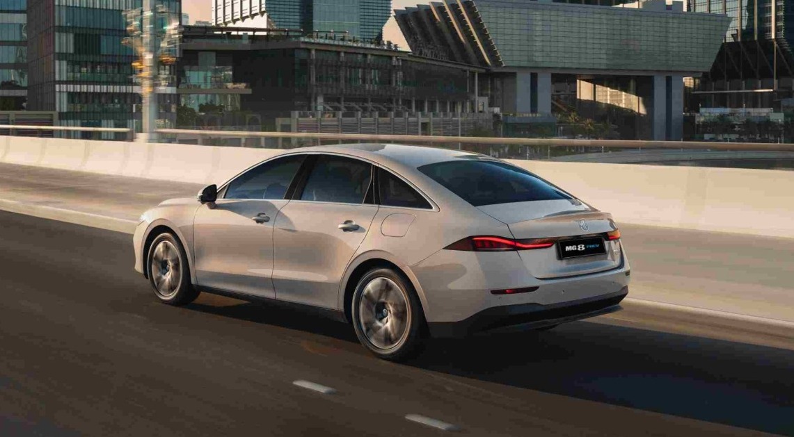 إم جي 8 PHEV السيدان بتظهر لأول مرة