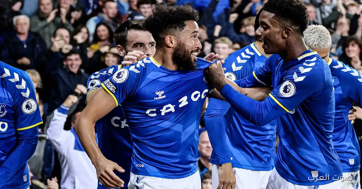 إيفرتون يحقق الفوز على مانشستر يونايتد رغم النقص العددي 2 إيفرتون يحقق الفوز على مانشستر يونايتد رغم النقص العددي