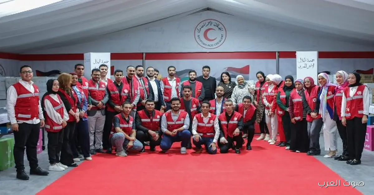 «اتحاد الشباب» يزور الهلال الأحمر ويشارك في تجهيز المساعدات الإنسانية لغزة