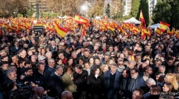احتجاجات ضخمة في مدريد تطالب بإسقاط حكومة بيدرو سانشيز