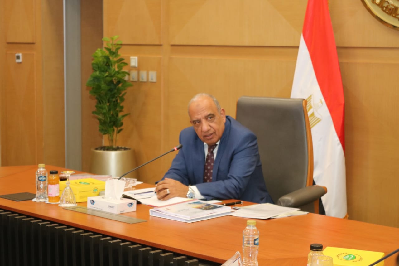 اجتماع وزير الكهرباء