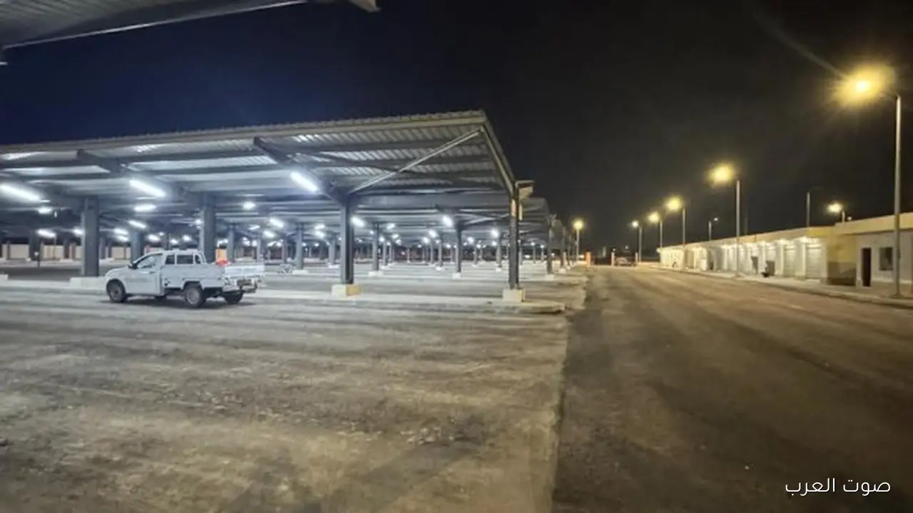 استعدادًا للتشغيل، خلصنا شغل الكهرباء في مشروع امتداد الموقف بالعاشر