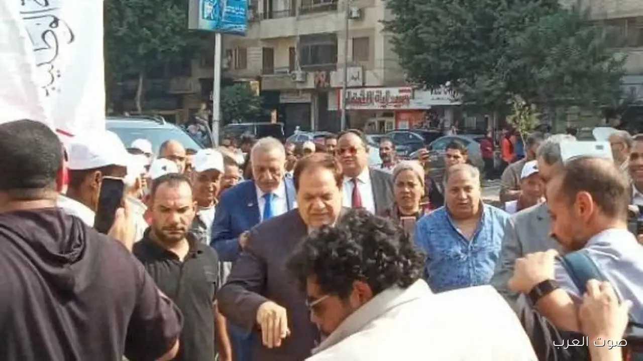 استقبال مبهج وزغاريد للنائب محمد أبو العينين قدام مدرسة الشهيد