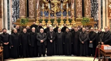 الأنبا باسيليوس مع كهنة الإيبارشية في بازيليك القديسة مريم الكبرى