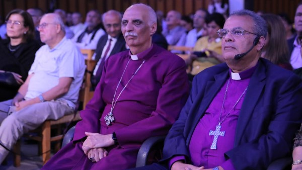 رئيس الطائفة الإنجيلية يشارك في احتفال الكنيسة الأسقفية بمشاركة فريق