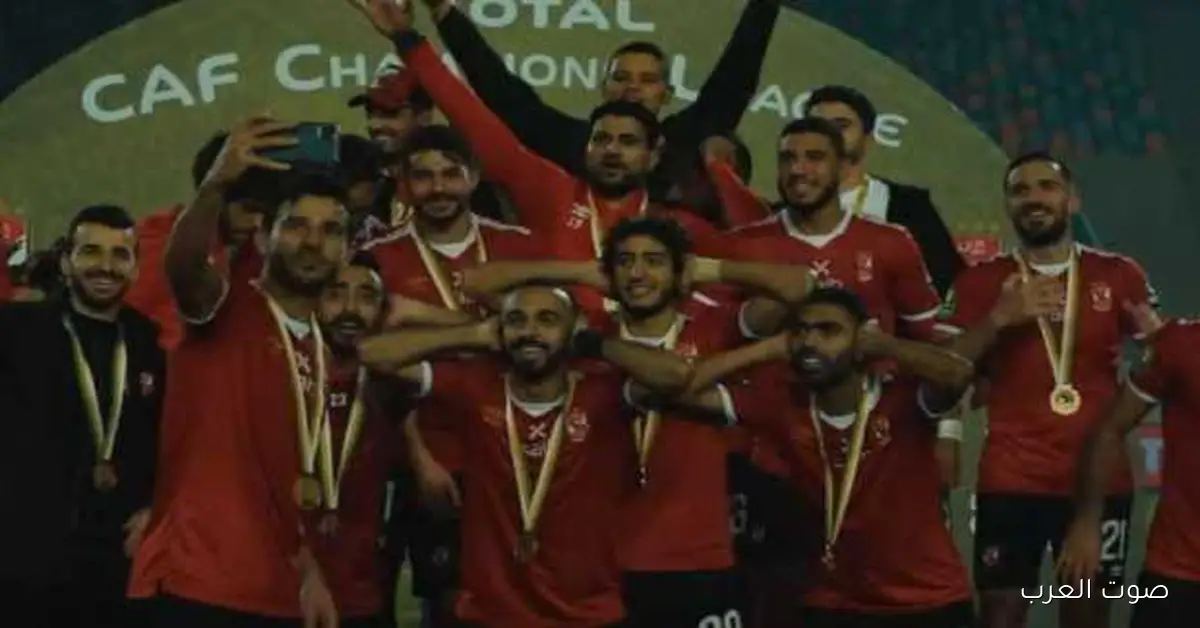 الأهلي يحتفل بذكرى "التاسعة" وبيتسو موسيماني يتكلم عن اللحظة السعيدة (فيديو) 2 الأهلي يحتفل بذكرى “التاسعة” وبيتسو موسيماني يتكلم عن اللحظة السعيدة (فيديو)