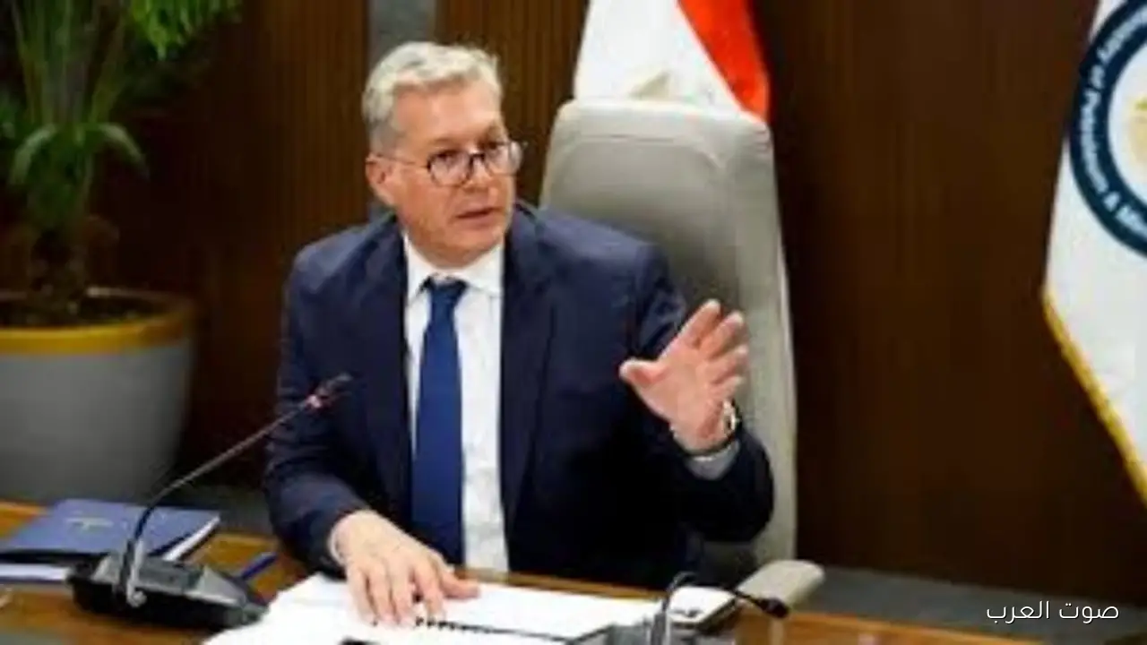 البترول تطبيق الحد الأدنى للأجور على عمال المقاول وصرف مستحقاتهم