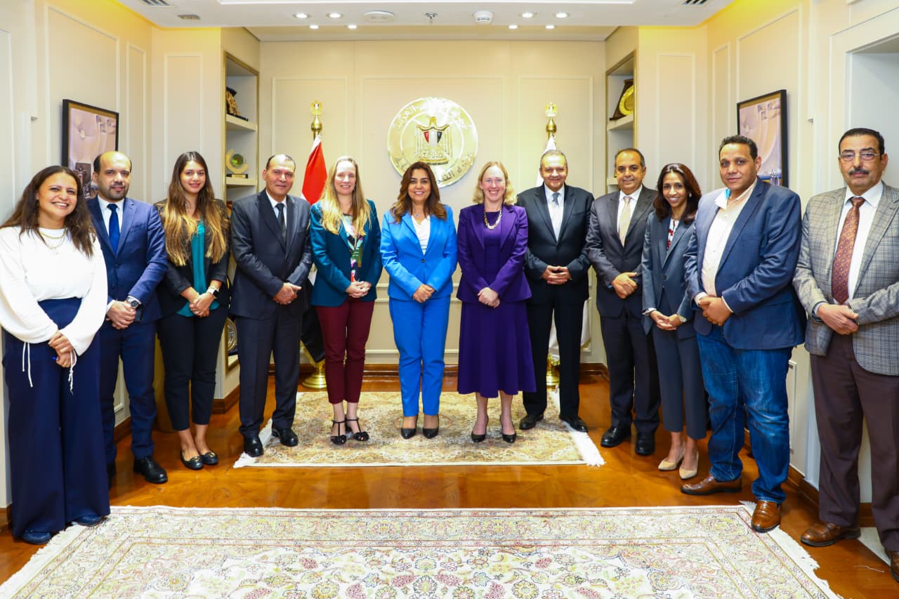 التنمية المحلية تنفيذ 5900 مشروع لتحسين الطرق والبنية التحتية والخدمات