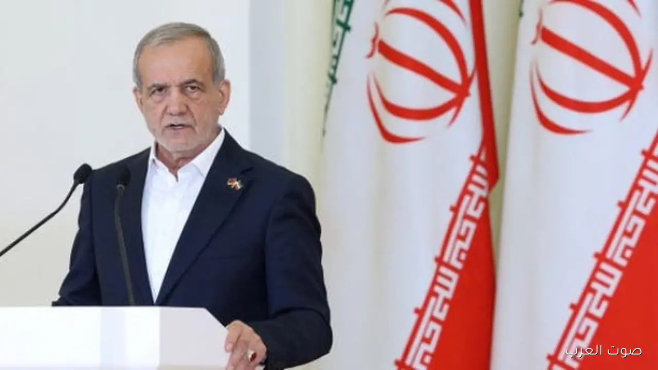 الرئيس الإيراني يطلب فتح تحقيق بعد حادثة رجل أشعل النار