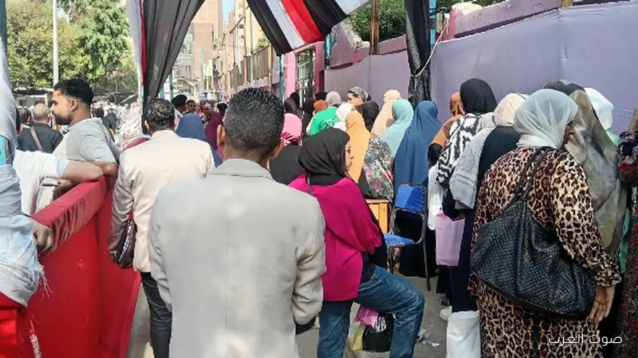 الستات بيجوا بكثرة للتصويت في مدرسة الشهيد حسين جمال بالمنيب