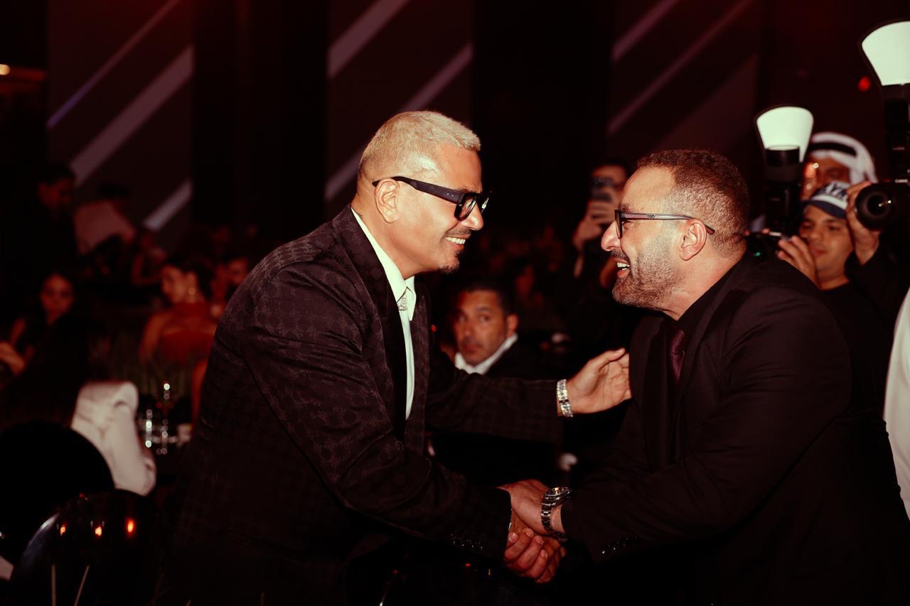 السقا يشارك عمرو دياب حفله في أبو ظبي صور