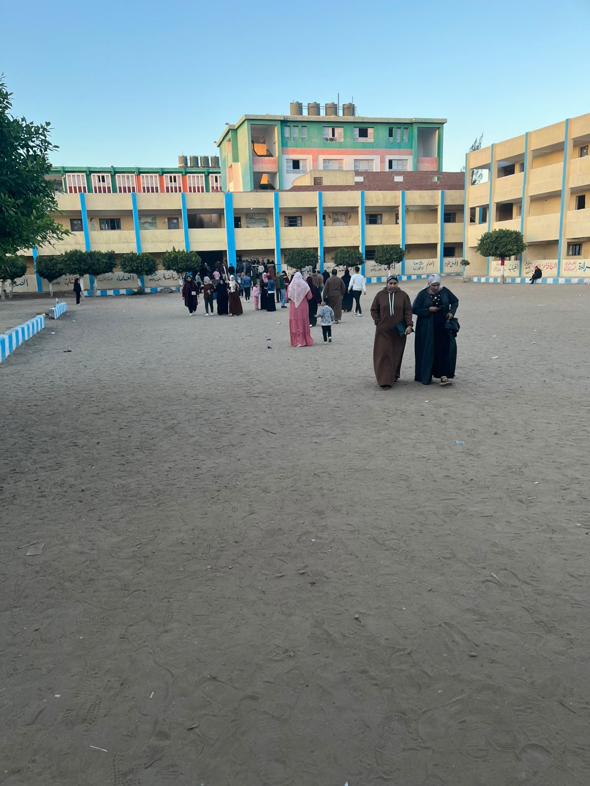 توافد المواطنين بكثرة علي لجان انتخابات 2025 في محافظة الشرقية