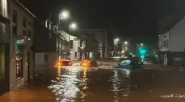 الشوارع بقت أنهار من المية سلطات ويلز بتحذر من الفيضانات
