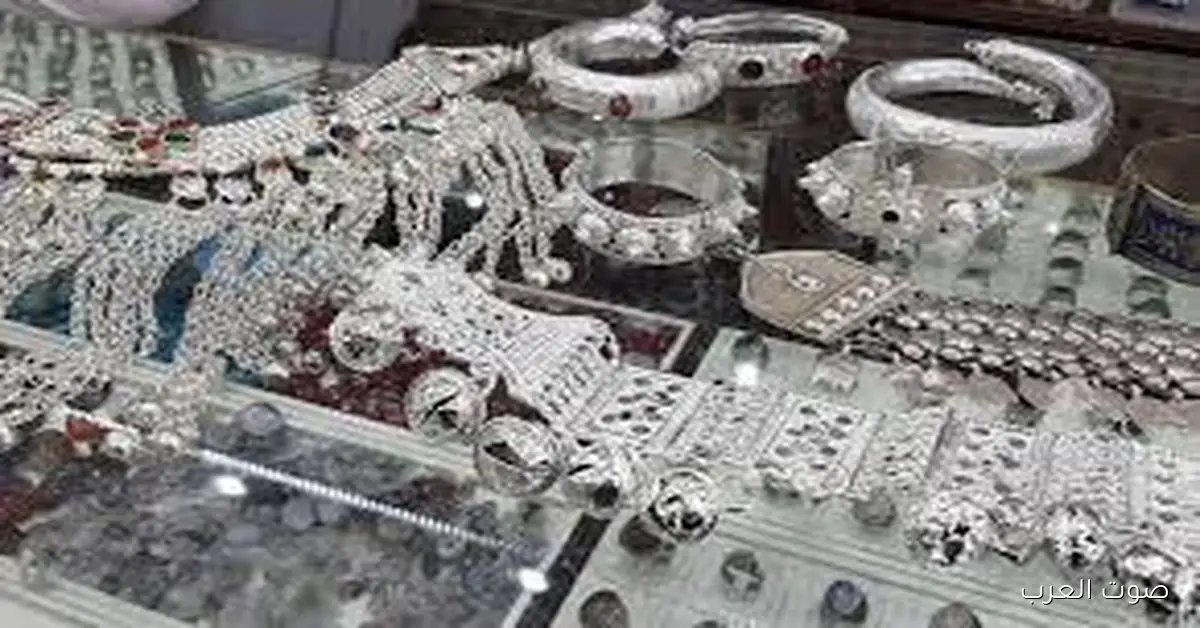 الفضة تتراجع في مصر رغم ارتفاعها عالميًا وسط تقلبات في توقعات الفائدة الأمريكية