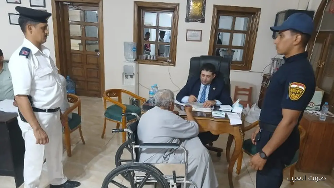 القضاء ورجال الشرطة دور إنساني في لجان الانتخابات بالغردقة