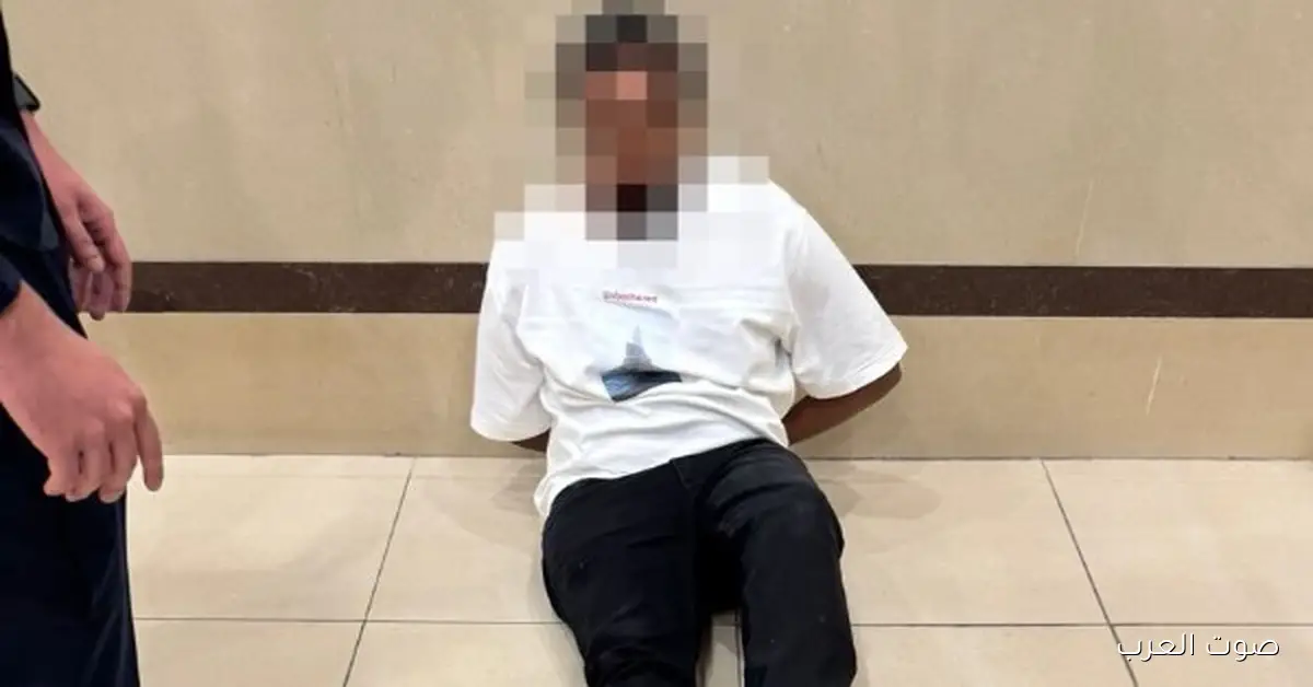 الكويت تضبط شخص مخه مش مظبوط وكسر 7 عربيات