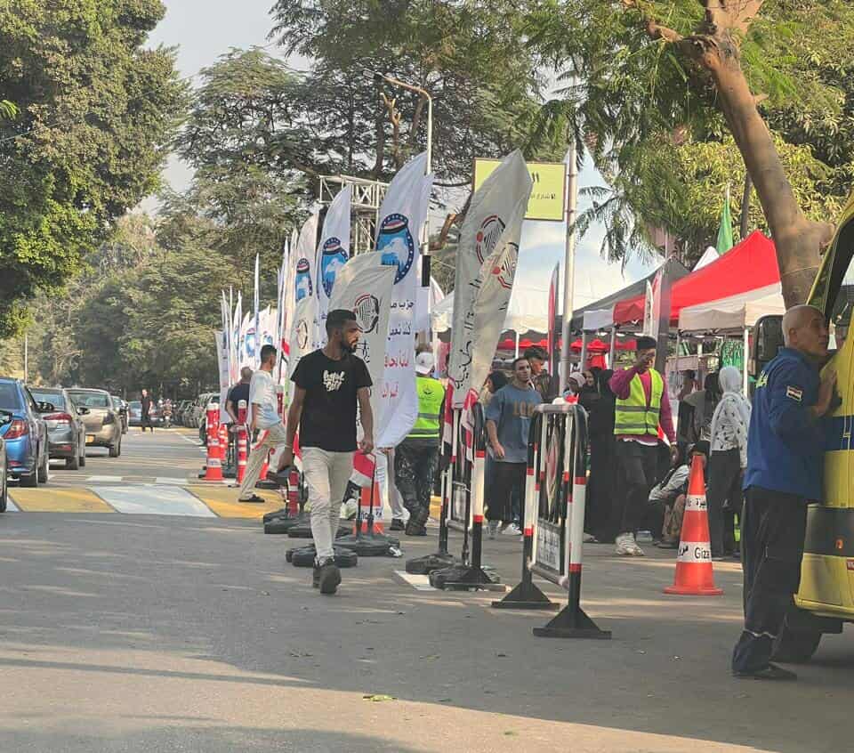 المواطنين لسه متوافدين على لجان مدرسة جمال عبد الناصر في