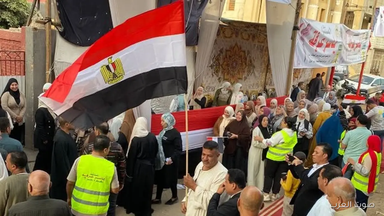 الناخبين بدأوا يتوافدوا على مراكز الاقتراع في منشأة القناطر للإدلاء