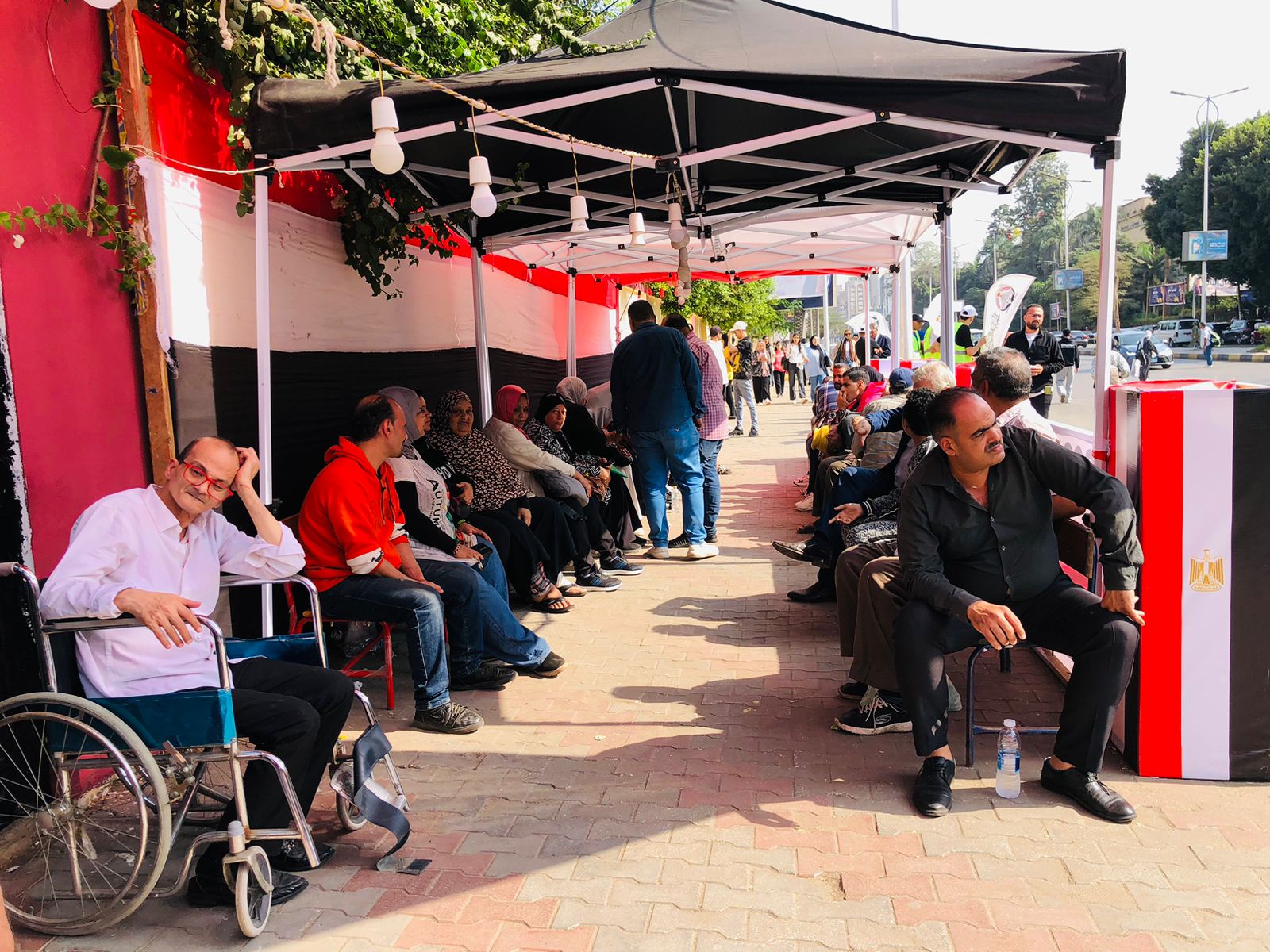 الناس بتتجمع على مدرسة الشهيد عامر عبدالمقصود في الدقي