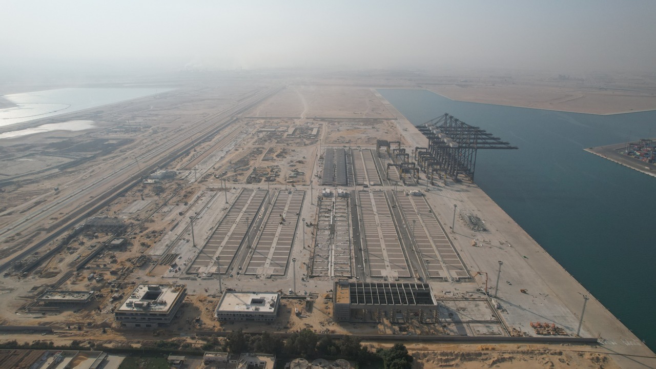 النقل: تطوير ميناء السخنة عشان مصر تبقى مركز إقليمي للنقل واللوجستيات 3 النقل تطوير ميناء السخنة عشان مصر تبقى مركز إقليمي للنقل