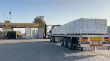 الهلال الأحمر يرسل 105 طن مساعدات و91 ألف قطعة ملابس