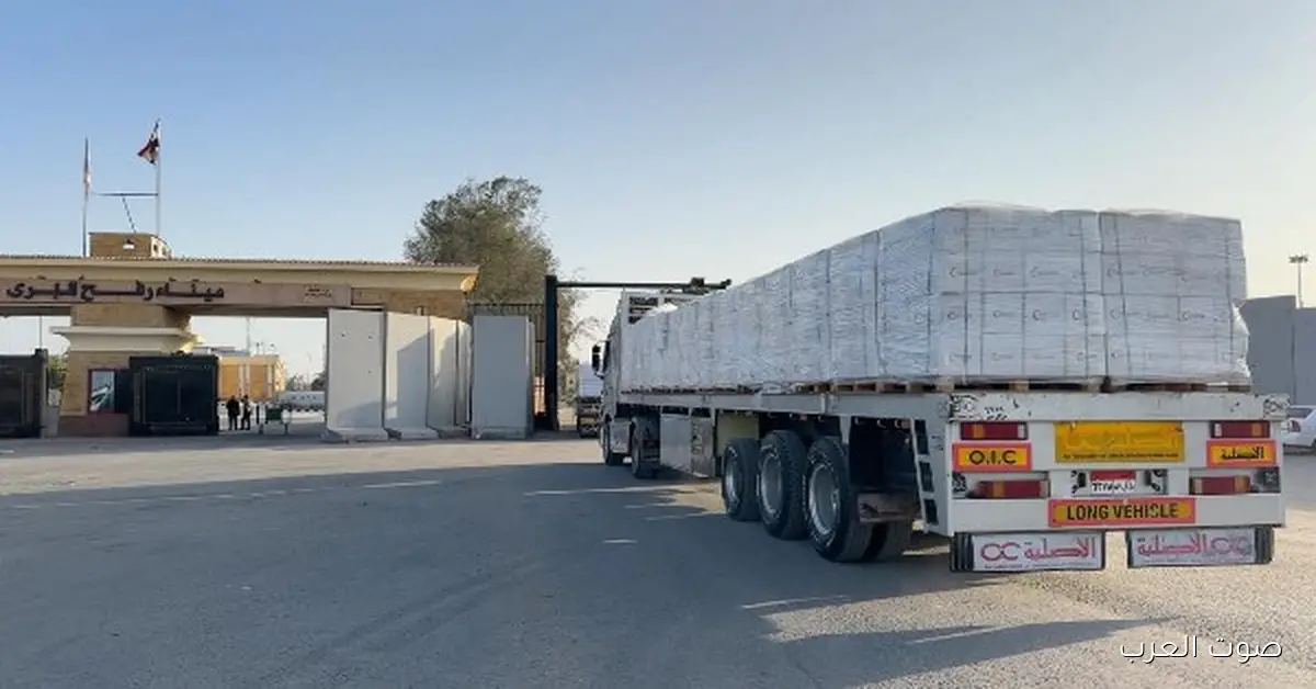 الهلال الأحمر يرسل 10.5 طن مساعدات و91 ألف قطعة ملابس شتوية لغزة