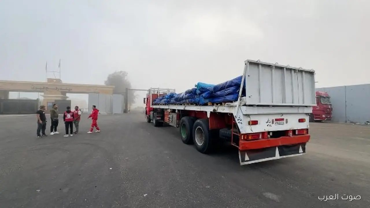 الهلال الأحمر يطلق القافلة رقم 70 من زاد العزة محملة