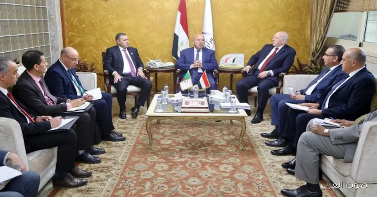 الوزير يناقش مع وزراء الصناعة والداخلية والنقل في الجزائر سبل تعزيز التعاون المشترك 2 الوزير يناقش مع وزراء الصناعة والداخلية والنقل في الجزائر سبل تعزيز التعاون المشترك