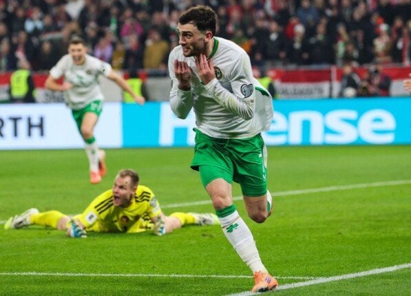 هاتريك باروت يمنح أيرلندا الصعود للملحق المؤهل ل<a href=