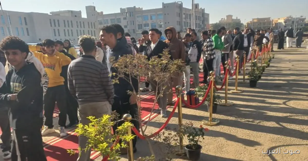 بدء التصويت في مدينة الشروق والناس متوافدين بكثافة 2 بدء التصويت في مدينة الشروق والناس متوافدين بكثافة