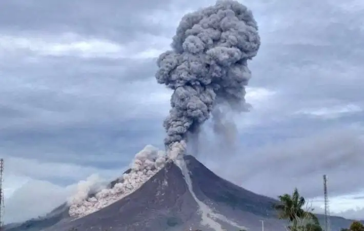 بركان في إثيوبيا بيقوم بعد آلاف السنين وأعمدة الرماد وصلت