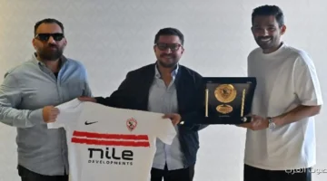 بعثة الزمالك تكرّم القنصل المصري في جنوب أفريقيا تقديرًا لمساندته
