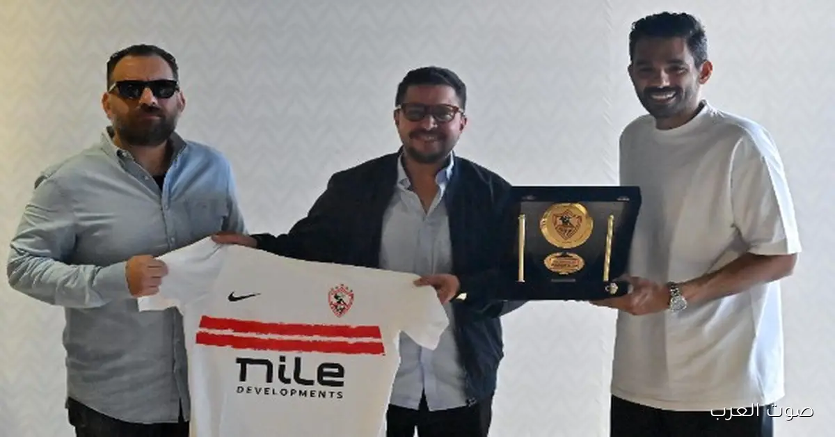 بعثة الزمالك تكرّم القنصل المصري في جنوب أفريقيا تقديرًا لمساندته للفريق