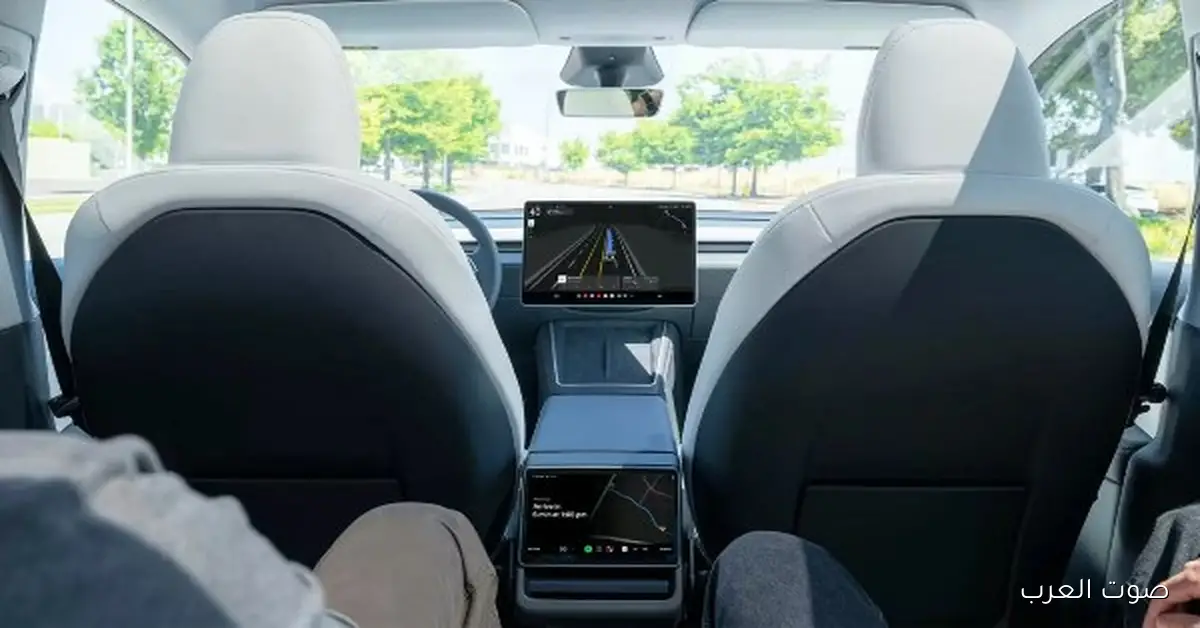 تسلا بتطرح أول عربية بدون سواق في الشوارع وزر لإيقاف التشغيل