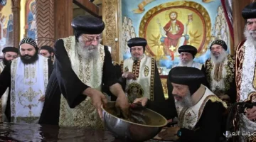 تطيب رفات القديس أثناسيوس الرسولي بيد البابا والمطارنة والأساقفة 30 تطيب رفات القديس أثناسيوس الرسولي بيد البابا والمطارنة والأساقفة